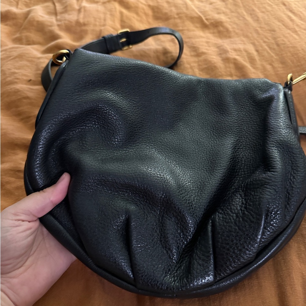 Marc Jacobs Black Pebbled Leather Crossbody with Gold Plaque - Picture 3 of 4